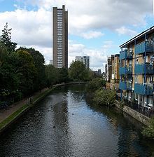 https://commons.wikimedia.org/wiki/File%3AGU_Canal_Westbourne_Park.jpg   